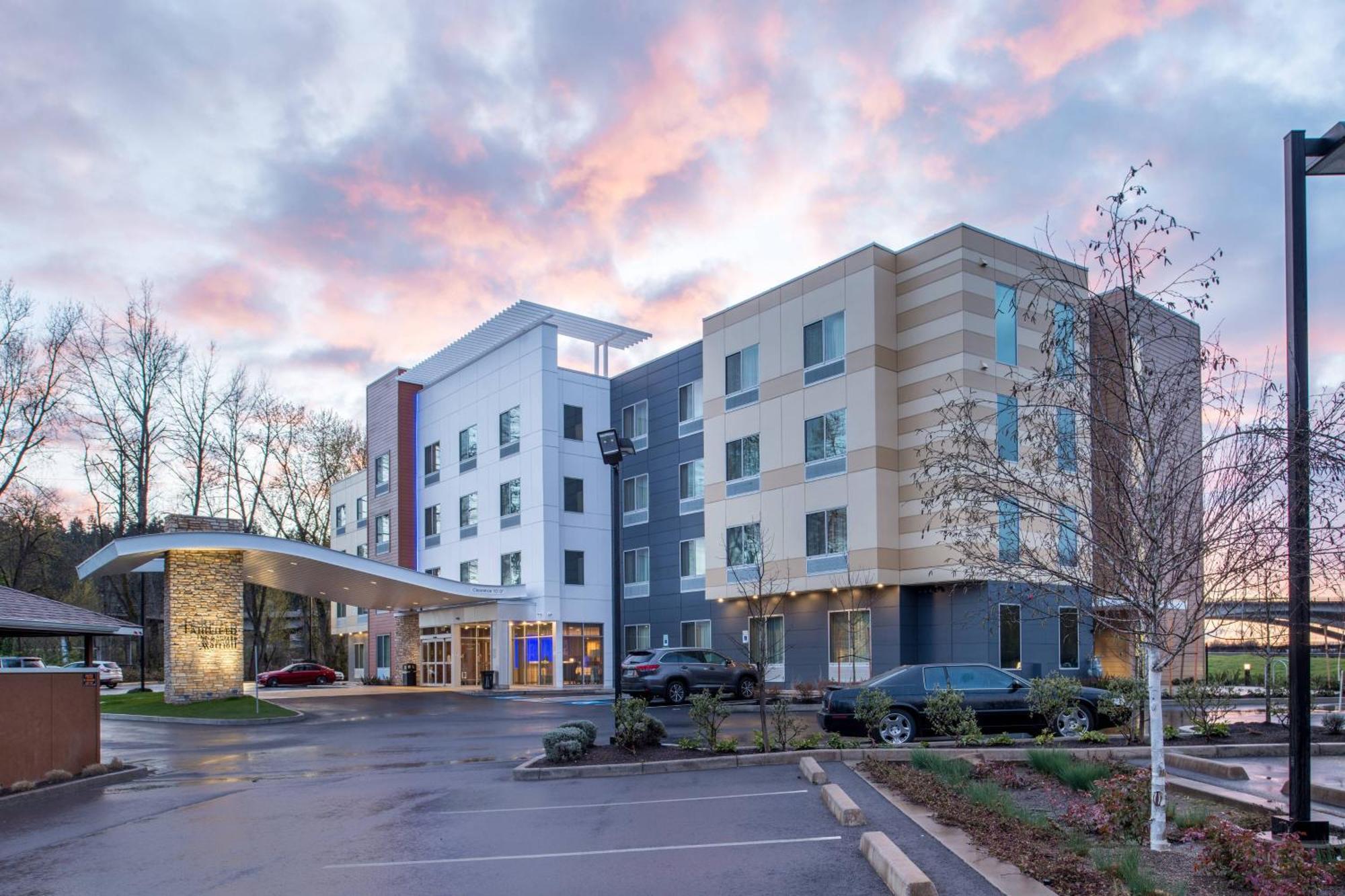 Fairfield Inn & Suites By Marriott Eugene East/Springfield Exterior photo